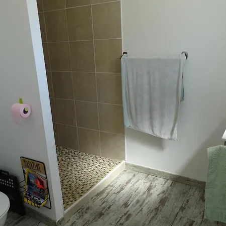 Familiale Avec Piscine, Jardin A 10 Mn D'uzes Villa *