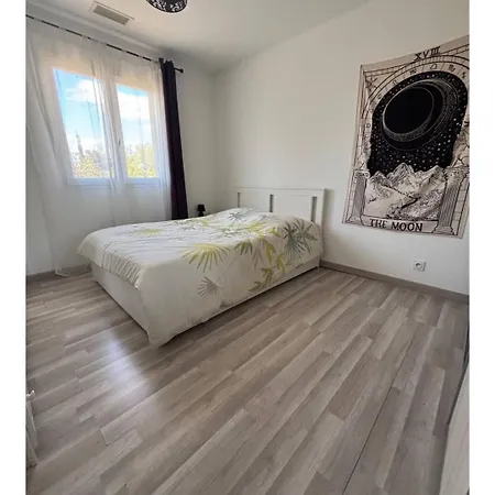 Villa Familiale Avec Piscine, Jardin A 10 Mn D'uzes *